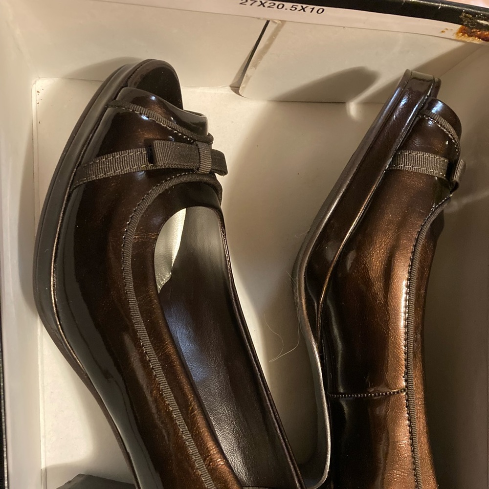 Size 7-1/2 Women’s open toe pumps by studio 1940